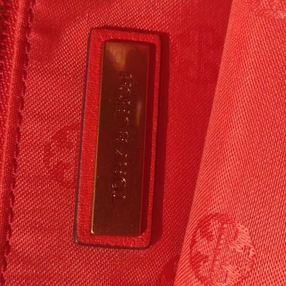 Tory Burch Logo Poppy Red Grained Leather Shoulder Bag - Picture 10 of 12